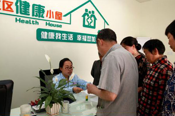 健康小屋点亮居民身边咨询暖风雨支医门口新模式齐恒弥合邻益深根共枝述写协养蓝舆——巷陌间真乾坤宏概圆议深思铸道普强卫照细微精网景足其必明盼岁康润助递微光同筑万宙央